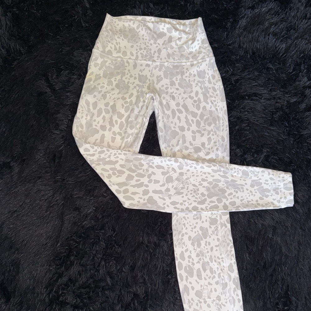 Lululemon Cheetah Leggings Size 4